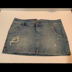 American eagle distressed jean skirt